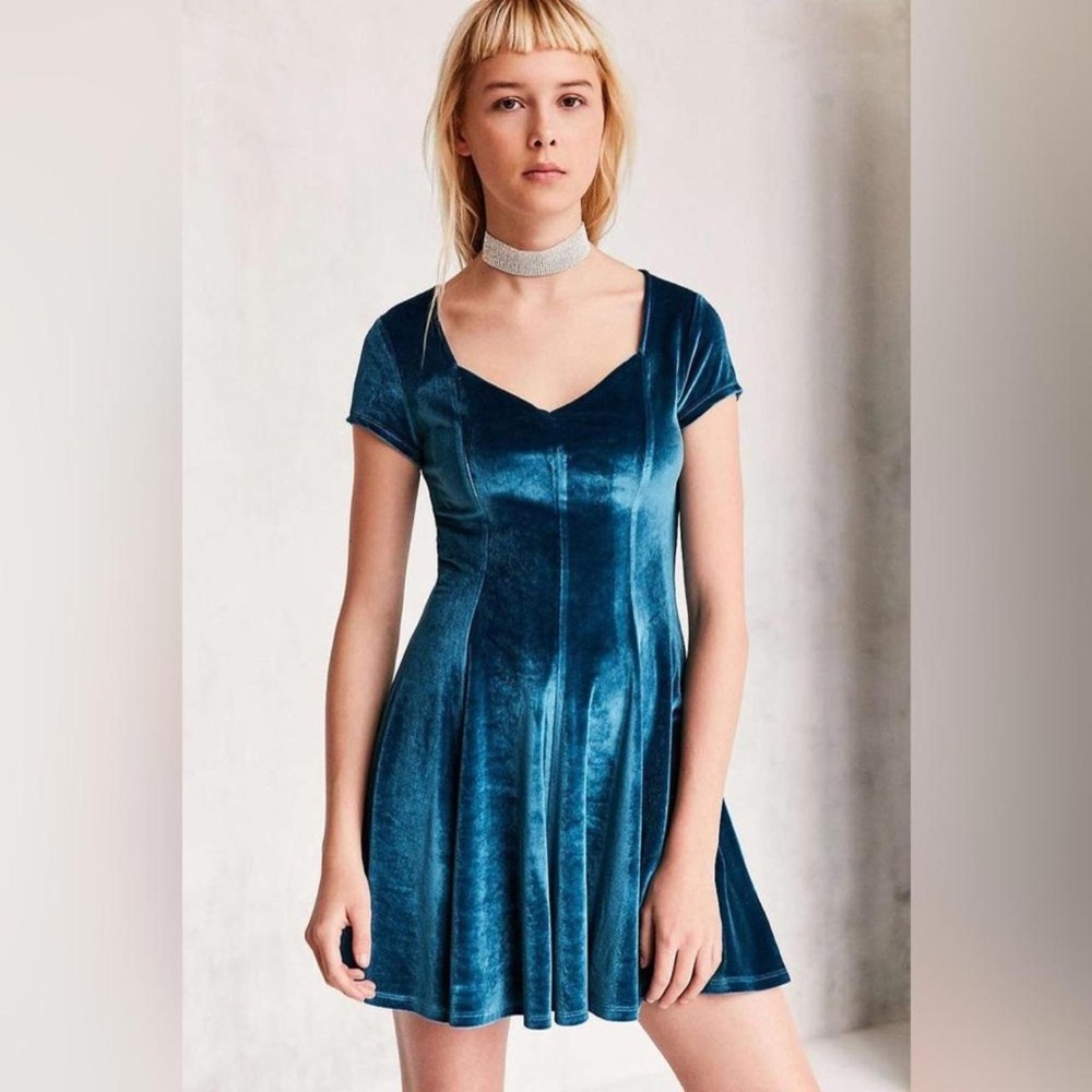 Kimchi Blue Velvet Sweetheart Mini Dress